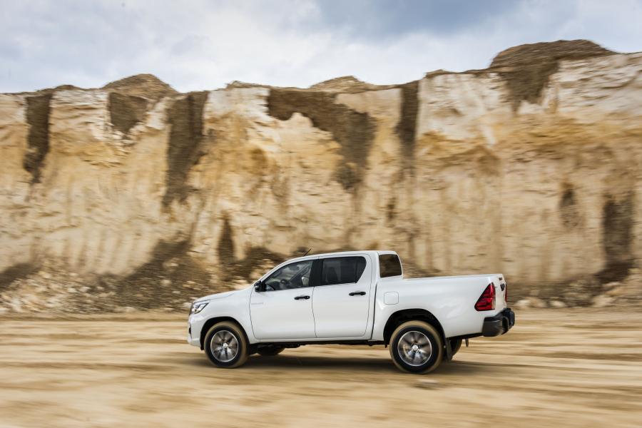  Toyota Hilux Special Edition Double Cab 2019 года  (EU) (фото 20 из 40)